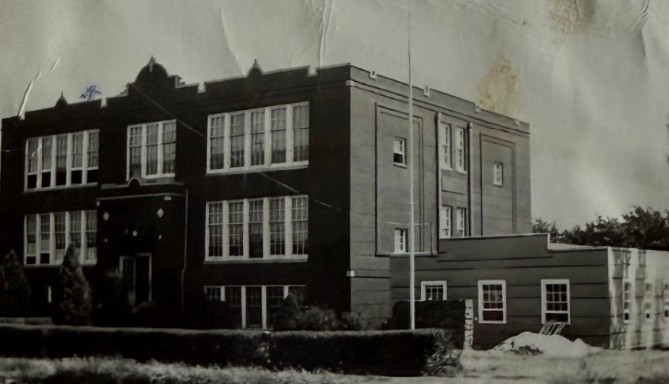 WaukomisSchool